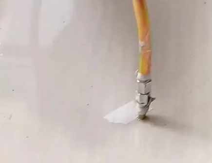 金堂瓷砖空鼓维修公司专业解答在瓷砖铺贴过程中，如果使用的砂料过粗（如全部使用了粗砂），可能会导致以下问题